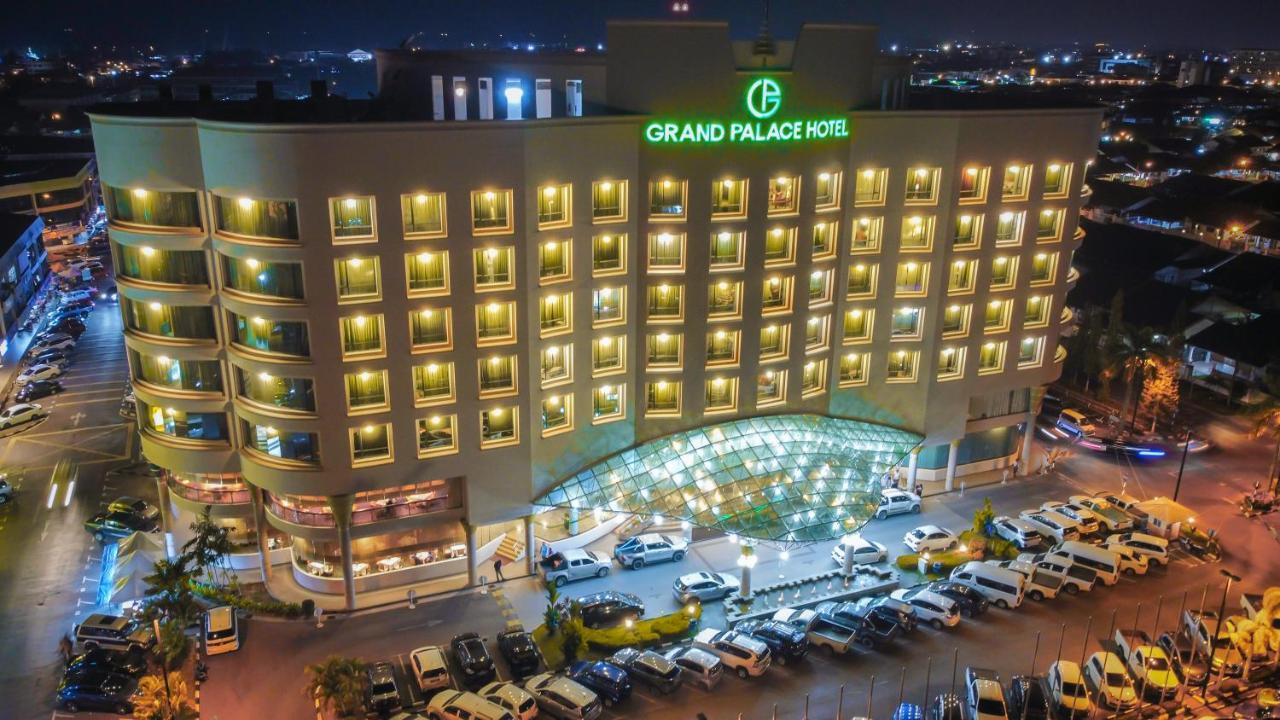 Grand Palace Hotel Мири Экстерьер фото