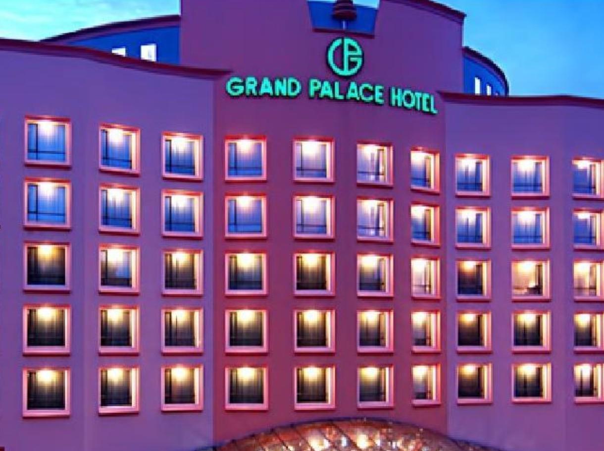 Grand Palace Hotel Мири Экстерьер фото